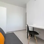 Rooms4less *